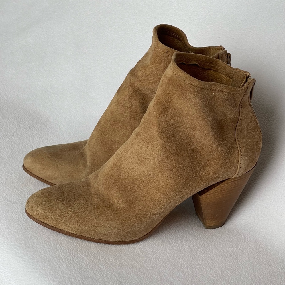STRATEGIA Women's Tan Suede Boots with Cutaway Wood Heel, size 9